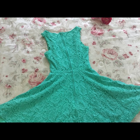 Beautiful Juniors dress size 0. - Picture 6 of 6